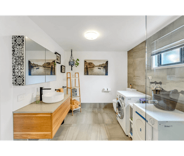 Fully Furnished, Homely Apartment on Sought-After Paradise Island - Photo 5