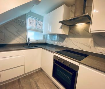 2 Bed Flat, Leamington Park, W3 - Photo 3