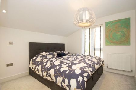 3 bedroom semi-detached house to rent - Photo 3