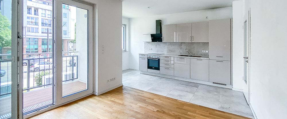 KOMFORTABEL WOHNEN: MIT AUFZUG - BALKON, FUSSBODENHEIZUNG, EINBAUKÜCHE UND PARKETT - Photo 1