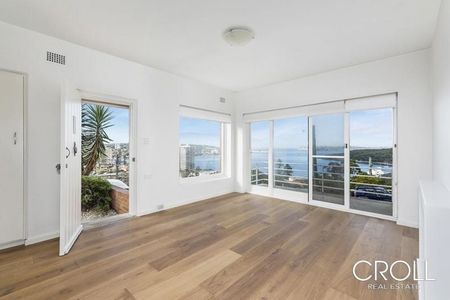 Executive Style Living With Captivating Panoramic Views - Photo 4