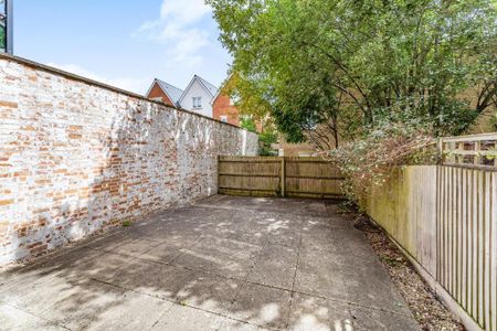 5 bedroom townhouse to rent - Photo 3
