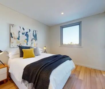 “Live In Luxury” - Photo 3