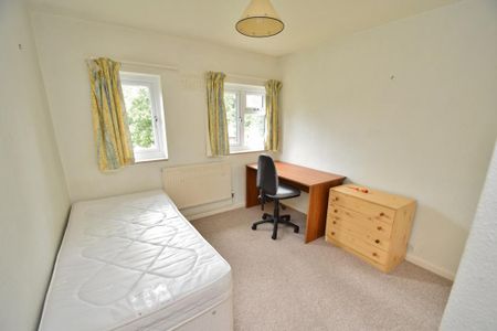 5 bedroom semi-detached house to rent - Photo 2