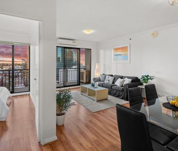 CBD Apartment with Stunning Views - Photo 1