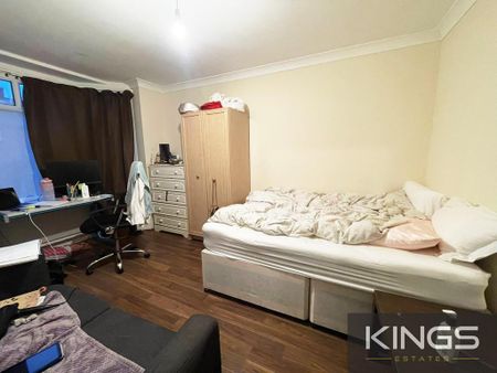 3 bedroom flat to rent - Photo 5