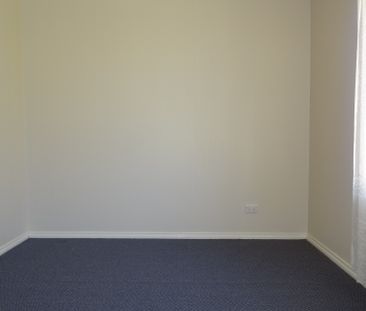 LOVELY 2 BEDROOM UNIT! - Photo 4