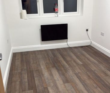 Two bedrooms two bathrooms first floor flat next to Newbury Park st... - Photo 1