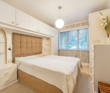 Acorn Grove, UB3, London - Photo 3