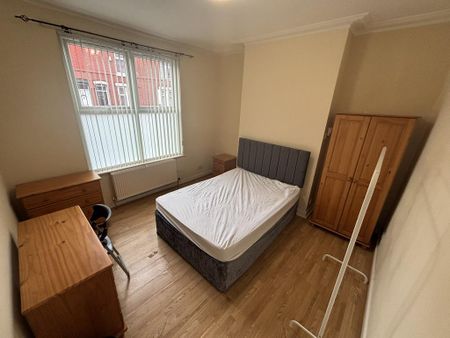 5 bedroom terraced house to rent - Photo 2