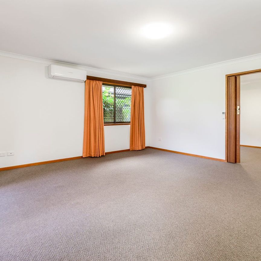 Spacious Renovated Family Home on Huge Block. - Photo 1