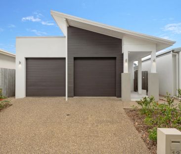 Private Parkside Living in Kalynda Chase - Photo 3