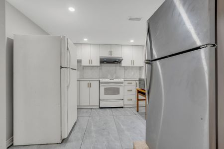For Lease - 3 Bankfield Drive Unit# RM1, Toronto, Ontario - Photo 3