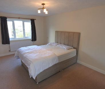 4 bedroom detached house to rent - Photo 4