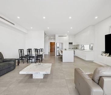 12A Parkview Avenue, Picnic Point NSW 2213 - House For Rent | Domain - Photo 3