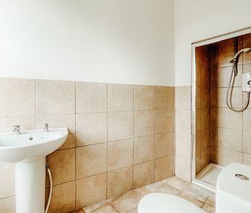 Room in a Shared House, Wilford Crescent East, NG2 - Photo 5