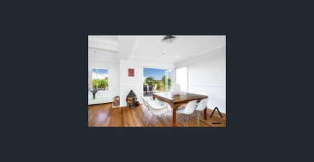 Spectacular Water Views in a Prestigious Location - Photo 2