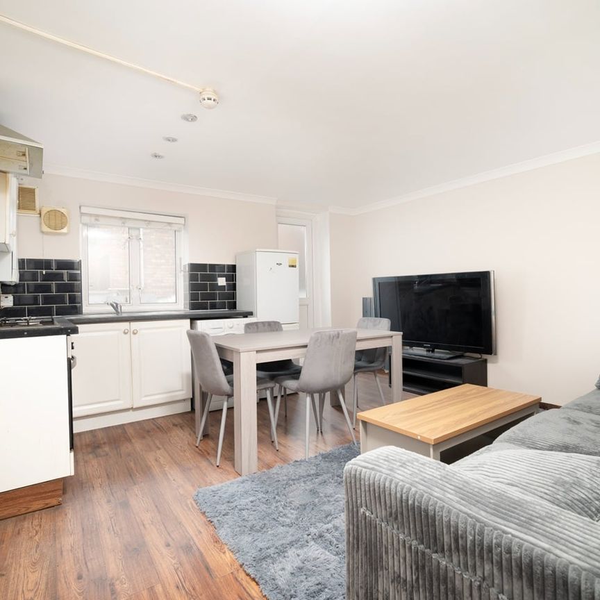 2 Bed Flat, Commercial Road, E1 - Photo 1