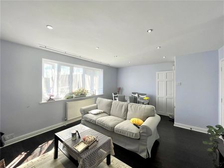 Buttercup Square, Stanwell, Staines-Upon-Thames,TW19 - Photo 2