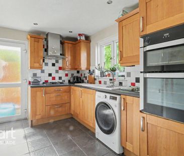 3 bedroom semi-detached house to rent - Photo 5