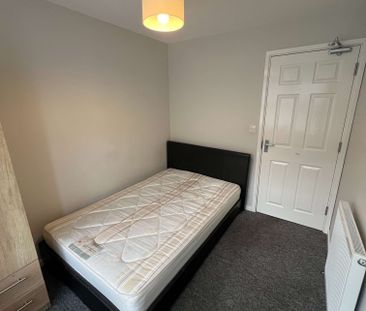 An Attractive House Share in Lindfield Room 2 - Photo 2