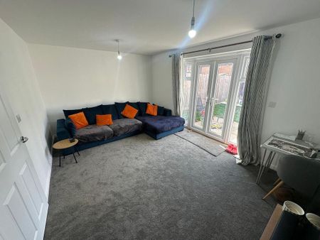 3 bedroom semi-detached house to rent - Photo 2