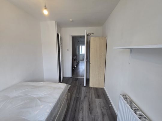 Bedsit, Hogan Way, E5 - Photo 1