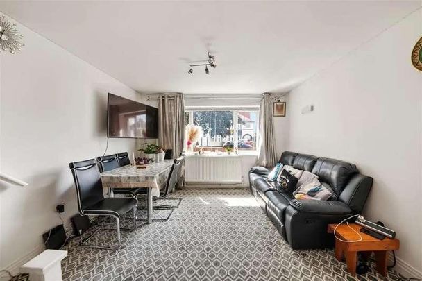 Hayes, UB3 - Photo 1