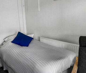 Room in a Shared House, Waverley Road, BS6 - Photo 1