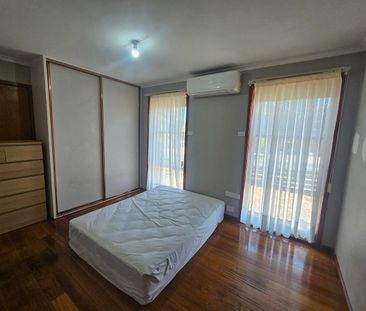 3 BEDROOM FAMILY HOME - Photo 4