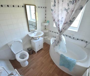1 bedroom in a house share to rent - Photo 6