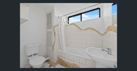 Inner-City Convenience at Your Doorstep - Photo 4