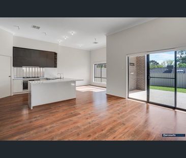 Moden 4 Bedroom Home in Surrey Downs - Photo 1