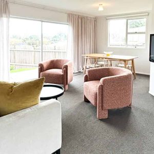 THREE BEDROOMS IN WESTOWN - Photo 2