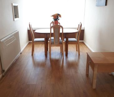 4 bedroom semi-detached house to rent - Photo 4