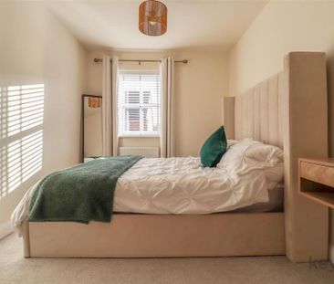 3 bedroom semi-detached house to rent - Photo 5