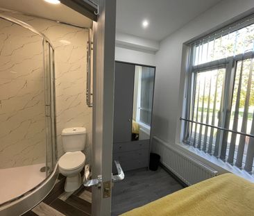 Room in a Shared House, High Street, B66 - Photo 3