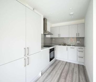 Cotswold Gardens, Golders Green Estate, NW2 - Photo 2