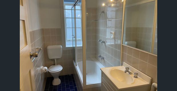 Full of natural light 1 bedroom Unit!! - Photo 1