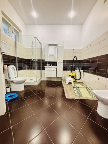 Casă cu 10 camere, ideala pentru locuință sau sediu firm? - Photo 2