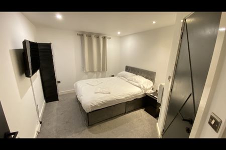 3 Bed Flat, Elmira Way, M5 - Photo 5