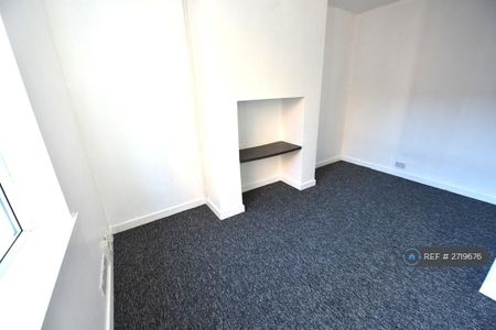 2 bedroom end of terrace house to rent - Photo 2
