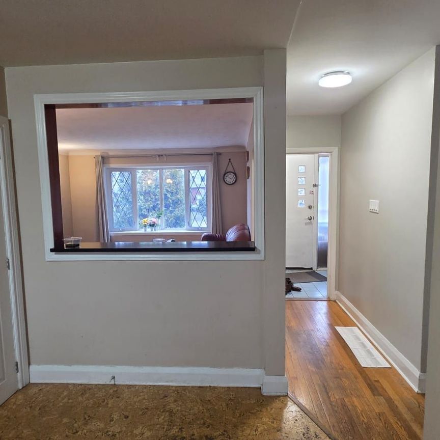 For Lease - 176 OAKRIDGE Boulevard Unit# 1, Meadowlands - Crestview and Area, Ontario - Photo 1