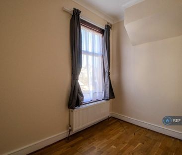 4 bedroom end of terrace house to rent - Photo 3