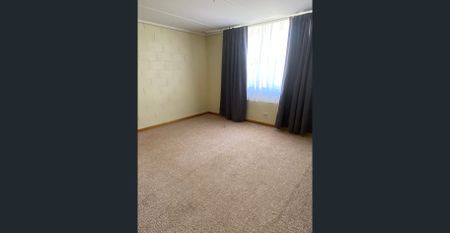 3-Bedroom House in West Kambalda - Photo 3