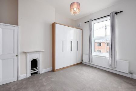 2 bedroom terraced house to rent - Photo 2