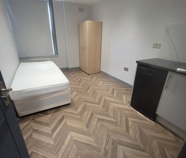 Studio Flat, Graham Road, E8 - Photo 1