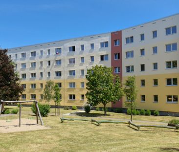 vollsanierte 3 Raum Wohnung mit Aufzug - Photo 1