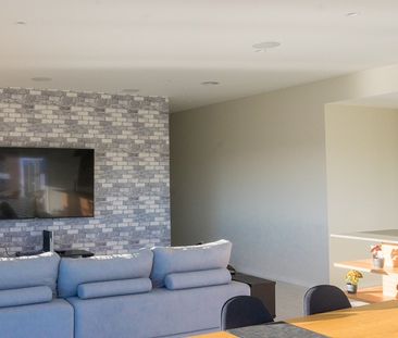 Exquisite 3-Bedroom, 3-Bathroom Home with Spectacular Sea Views in ... - Photo 2