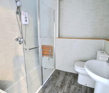 2 bedroom penthouse to rent - Photo 2